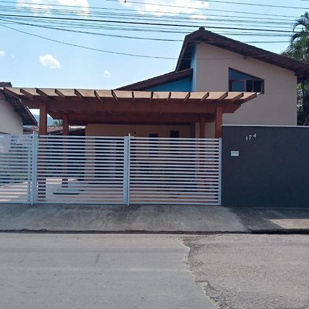 Casa Estilo Minimalista Em Ubatuba Βίλα Εξωτερικό φωτογραφία