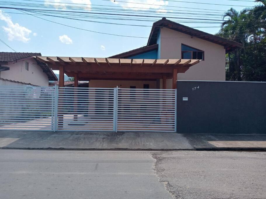 Casa Estilo Minimalista Em Ubatuba Βίλα Εξωτερικό φωτογραφία